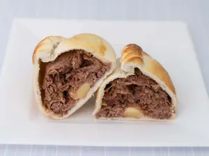 Empanada de carne braseada