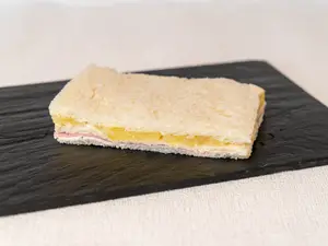 Triple de ananá y jamon