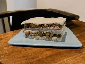 Triple de jamón y aceitunas