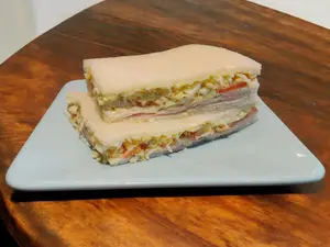 Triple de tomate,huevo y jamon