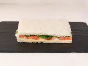 Triple rúcula, tomate y queso