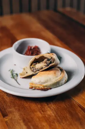 Empanada de hongos y puerro
