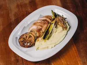Pollo a la manteca de salvia