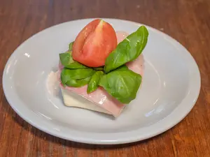 Canastita Tomate y Albahaca