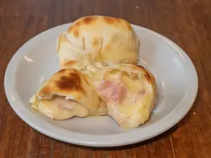 Empanada Jamón y Queso