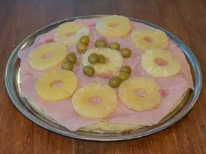 Pizza Jamón y Ananá (8 porc)
