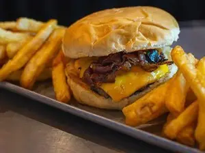 Hamburguesa simple con papas