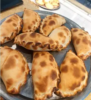 Empanada de carne cortada a cuchillo