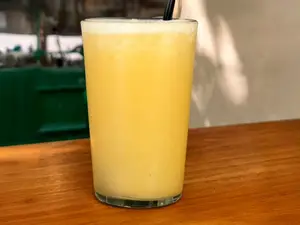 Limonada de menta y jengibre