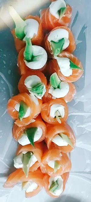 Geishas de salmón ahumado (8 unidades)
