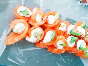 Geishas de salmón con mango (8 unidades)