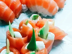 Niguiris de salmón ahumado (8 unidades)