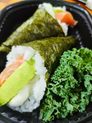 Temakis de salmón (2 unidades)