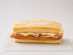 Sanguche de suprema con jamon y queso