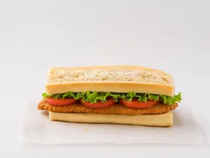 Sanguche de suprema con lechuga y tomate