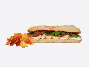 Crudo y brie + chips