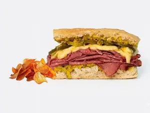 Hot pastrami + chips