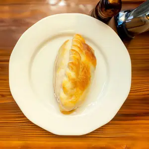 Empanada de jamón y queso