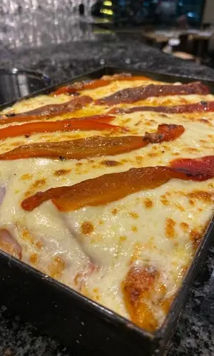 Pizza Jamón Y Morrones MOLDE