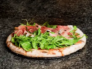 Rúcula y parmesano piedra