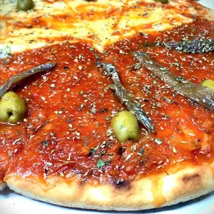 Anchoas y salsa (sin muzza)