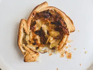 CANASTITA DE QUESO Y CEBOLLA