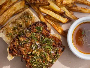 CHORIPAN CON CHIMICHURRI Y PAPAS