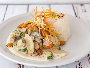 Pollo con almendras