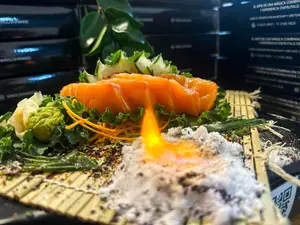 Sashimi salmón (5 piezas)
