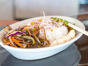Sushi salad vegetariana