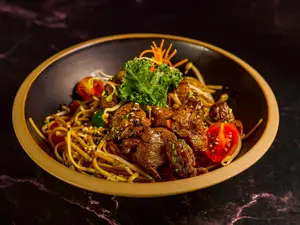 Yakisoba de pollo