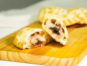 Empanada de panceta y ciruelas