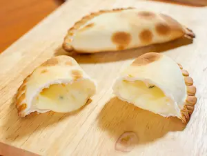 Empanada de cebolla y queso