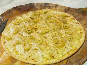 Fugazzeta. 4 porciones.
