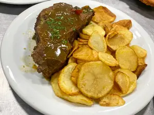 Carne al horno con españolas