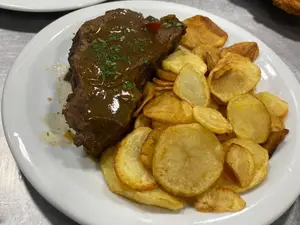 Carne al horno con españolas