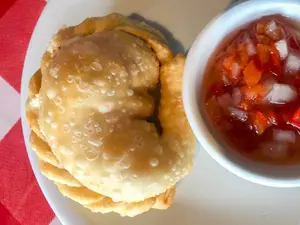 Empanada de jamon y queso