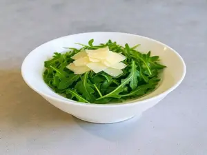 Ensalada rúcula y parmesano