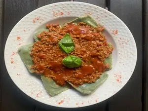 Raviolones vacío al malbec