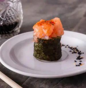 Gunkan tartare de salmón (6u.)