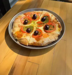 Pizza Napo Con Pesto