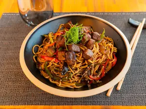 Chow Mien Lomo