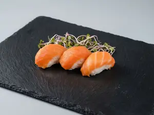Nigiri De Salmón