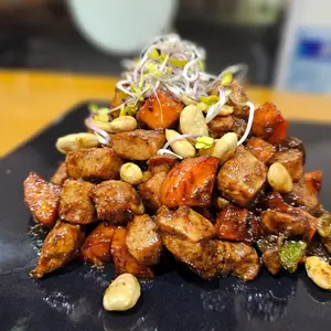 Pollo Con Almendras
