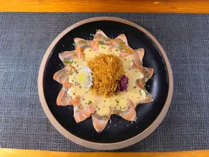 Tiradito De Salmón Tropical