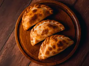 Empanada frita de pollo