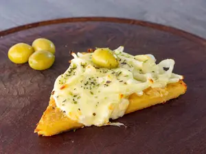Porción de faina a la fugazzeta